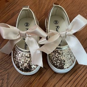 Baby girl gold glitter shoes size 2, never worn